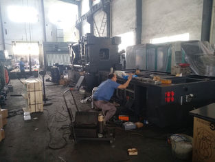 1000 Tonnen-Selbstspritzen-Maschine für Mülleimer-Industriemaschinen